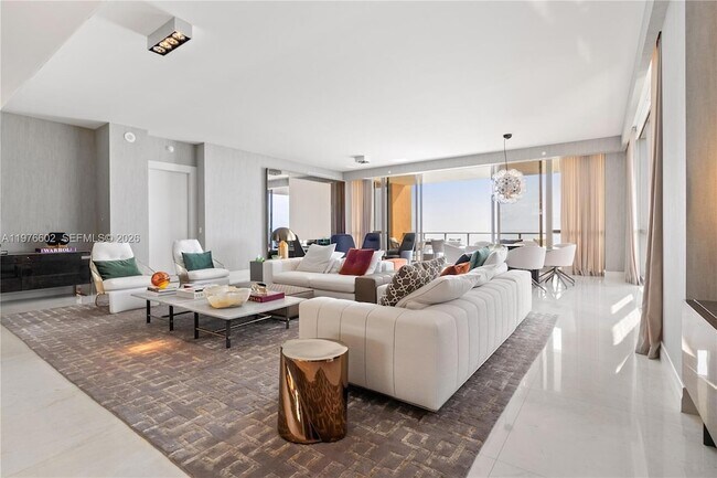 Foto del edificio - 17749 Collins Ave