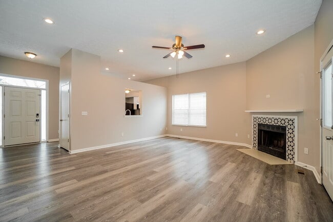 Foto del edificio - 5037 Shady Oak Dr