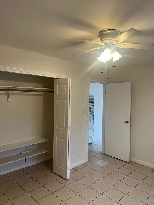 Foto del edificio - ADORABLE 2 BED DUPLEX WITH NEWER KITCHEN!!