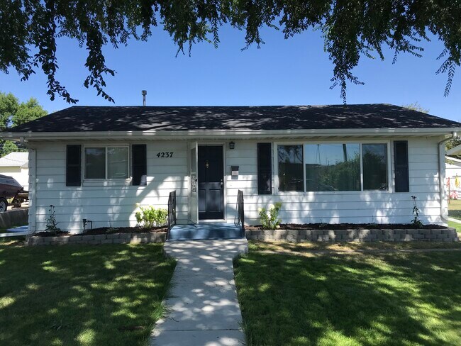 Foto del edificio - 4237 3rd Ave N