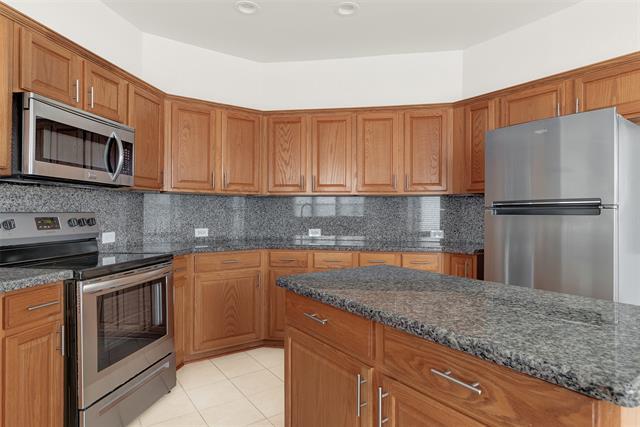Building Photo - 906 Crested Cove Dr