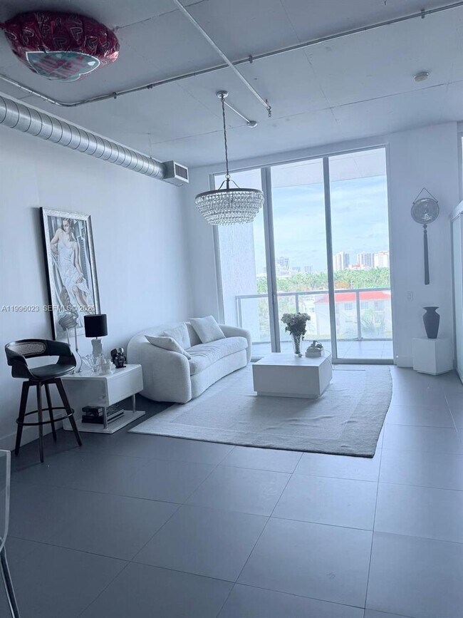 Foto del edificio - 3029 NE 188th St