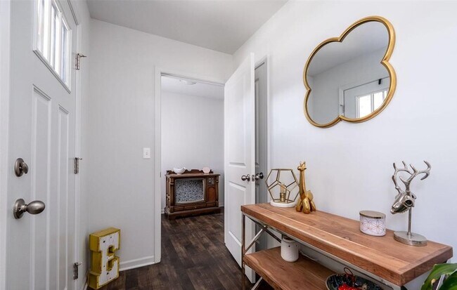 Foyer & Mudroom - 2500 Normandy Rd