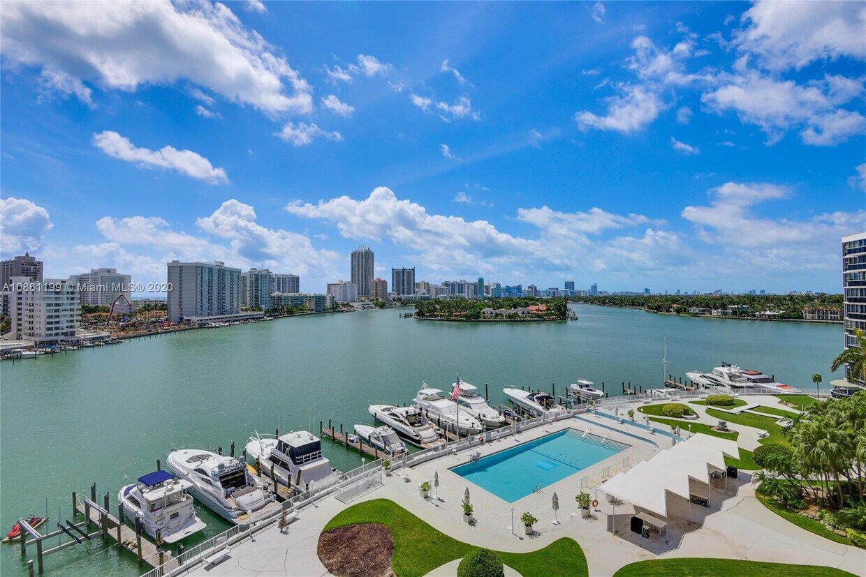 Foto principal - 900 Bay Dr
