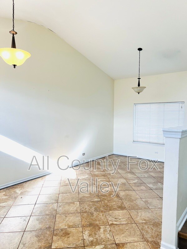 Building Photo - 1318 Braymore Cir E