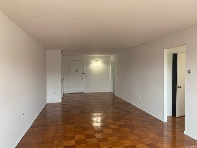 Foto del edificio - 100 Clinton Ave