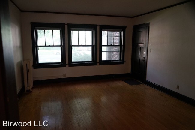 Building Photo - 2811 Monroe St