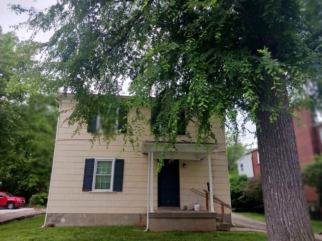 Primary Photo - 4840 Southside Drive-New