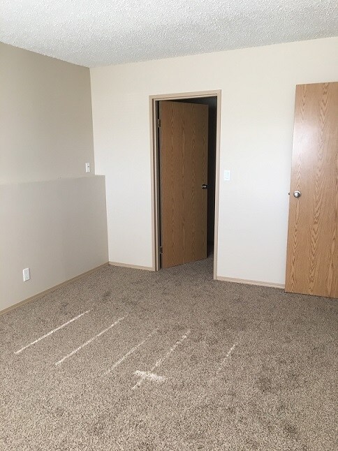 Photo du bâtiment - 2 Bed 1.5 Bath Unit in Red Deer, AB