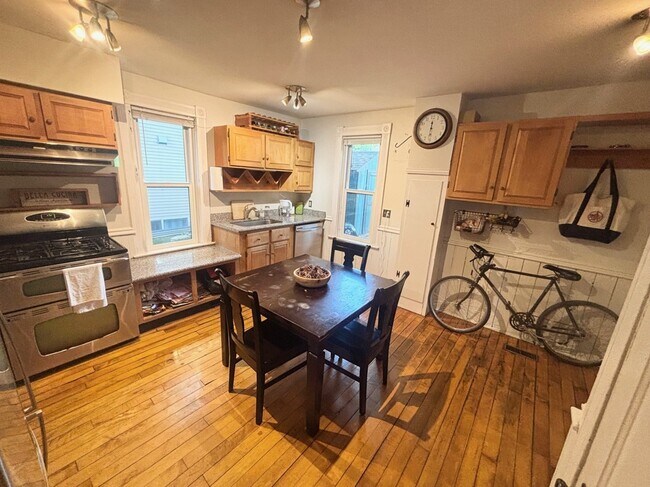 Foto del edificio - 711 Butternut Ave