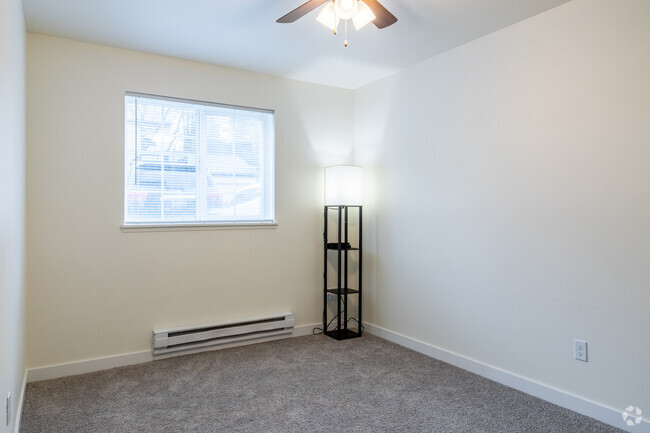 2BR, 1BA - 870SF - COHO138