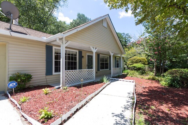 Foto del edificio - COMING SOON - 3 Bedroom 2 Bathroom Ranch