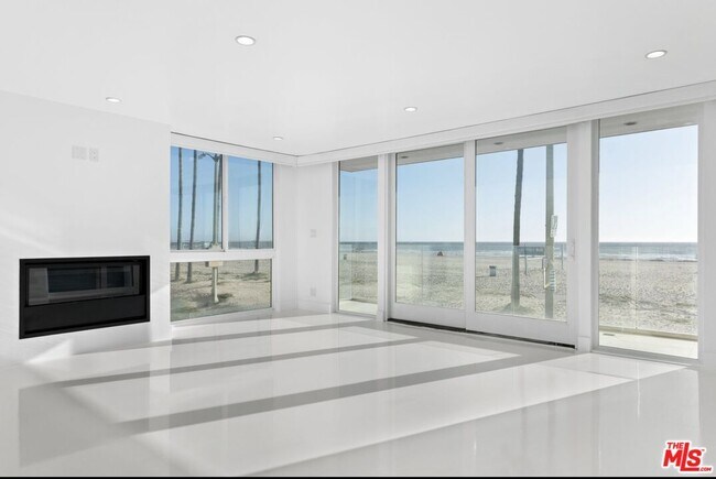Foto del edificio - 2419 Ocean Front Walk
