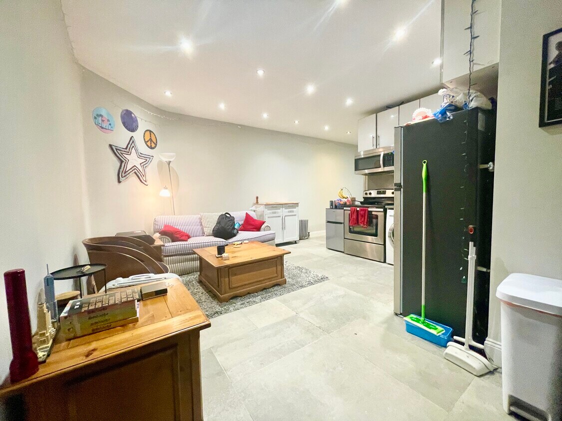 Foto principal - 815 W 180th St