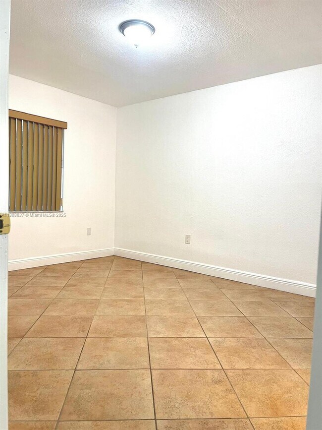 Foto del edificio - 3021 W 76th St