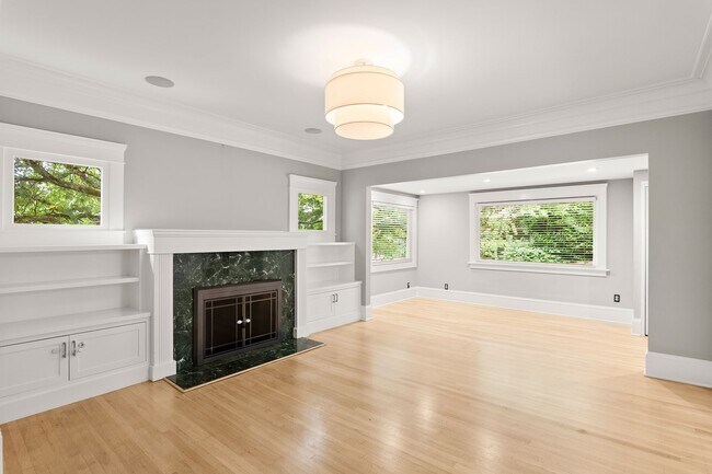 Foto del edificio - Stunning Portland Heights Craftsman for Re...