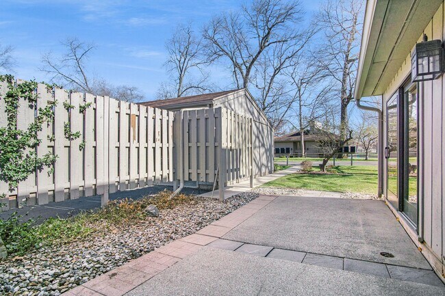 Foto del edificio - 505 Vistula Terrace W