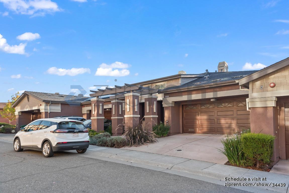 Foto principal - 6495 Bayview Dr