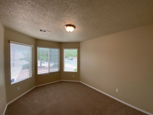 Foto del edificio - 3 Bedroom Single Story Home Available in T...
