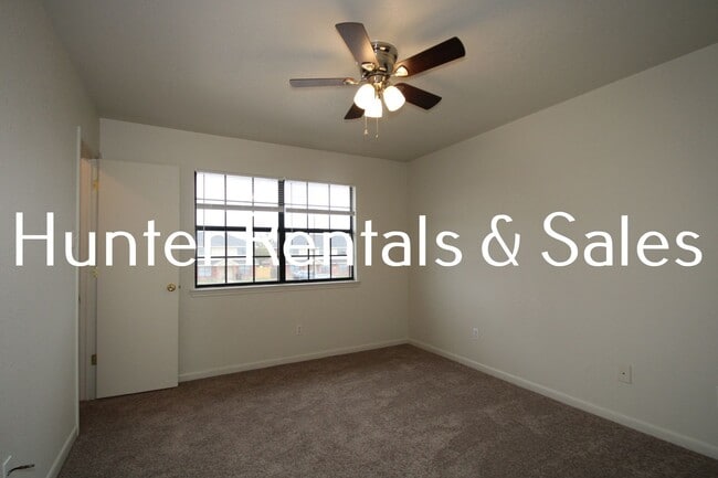 Building Photo - Spacious Two-Bedroom!