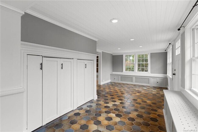 Building Photo - 212 Secor Rd