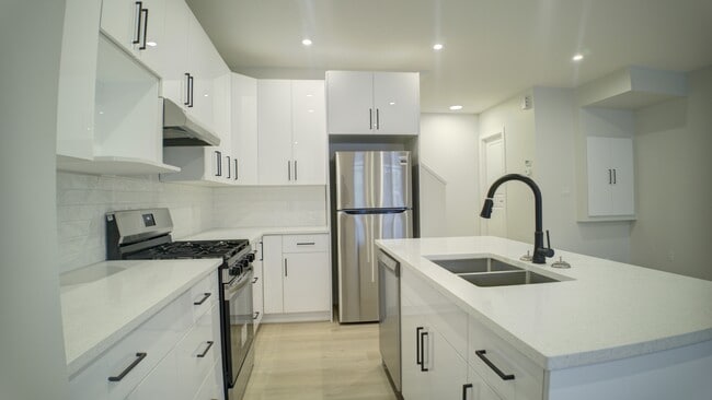 Building Photo - 10240-10157 157 St NW