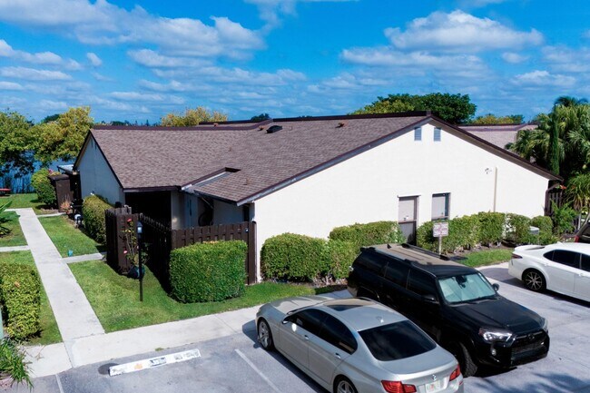 Foto del edificio - 3504 Waterview Cir