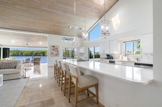 Foto del edificio - 6110 N Ocean Blvd