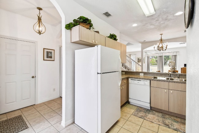 Building Photo - 1180 S Beach Cir