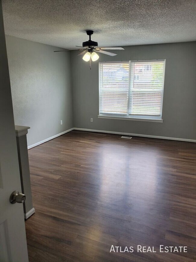 Foto del edificio - 8484 Wheatgrass Cir