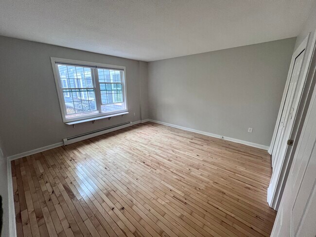 Foto del edificio - 305 Springbrook Cir
