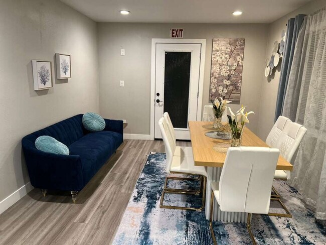 Foto del edificio - 354 Rexview Dr