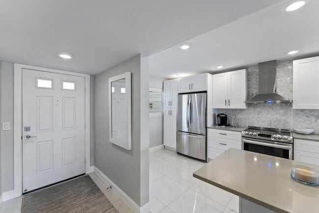 Building Photo - 60 Yacht Club Dr