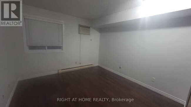 Building Photo - 733 Deveron Crescent