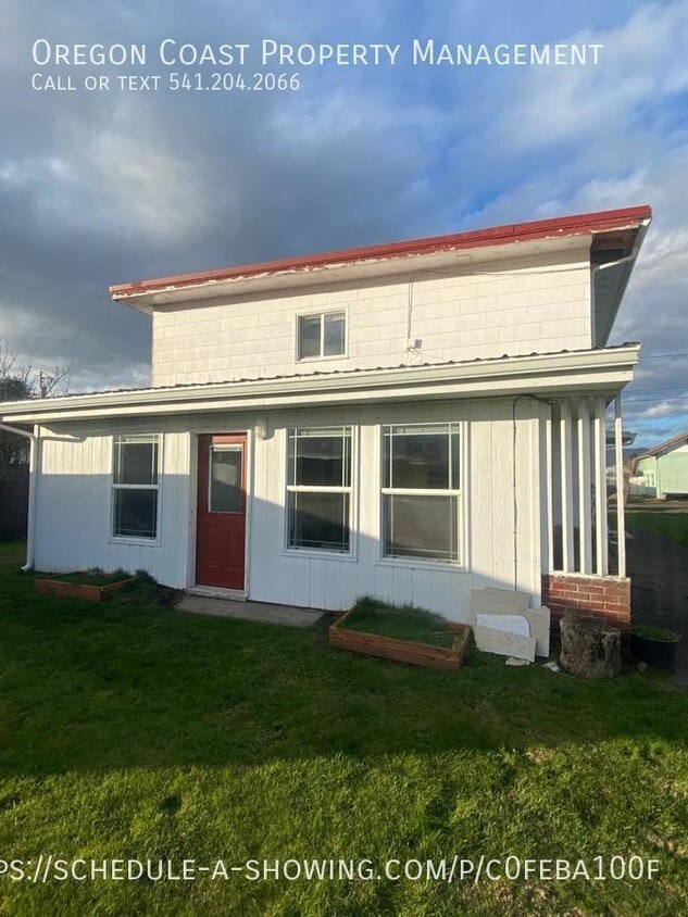 1707 12th St Unit 2, Tillamook, OR 97141 Room for Rent in Tillamook