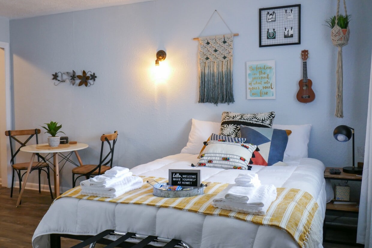 Stylish and functional space - 803 Hillview Heights