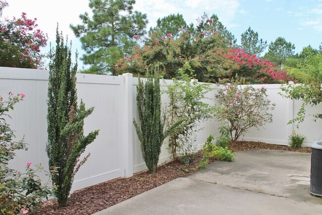 Building Photo - READY NOW!! End-Unit Condo with Community ...