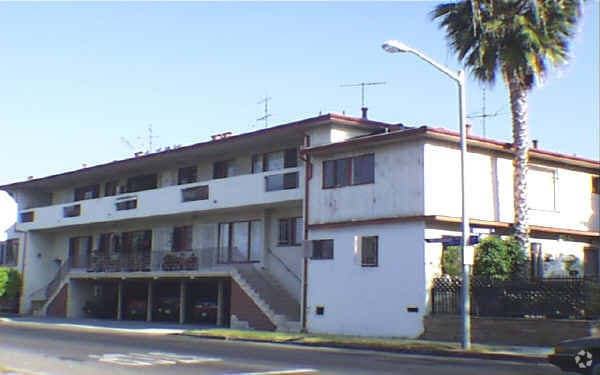 Primary Photo - 7719-7723 Willoughby Ave