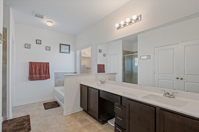 Foto del edificio - 4715 Painted Bunting Ln