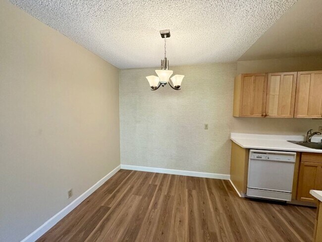 Foto del edificio - Updated 1 bedroom 1 bath condo in Heather ...