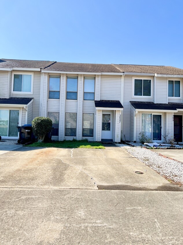 Photo - 3657 Smokey Chamber Dr (Virginia Beach, VA)