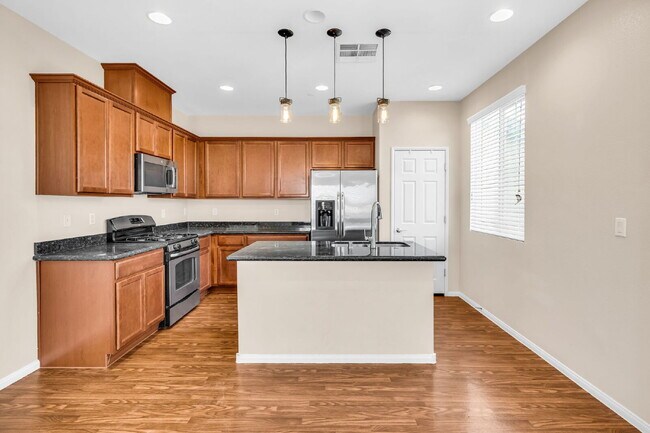 Foto del edificio - Modern, Guard Gated, and Close to Everything! 3-Bed Townhome Near St. Rose Parkway and Liberty Hi...