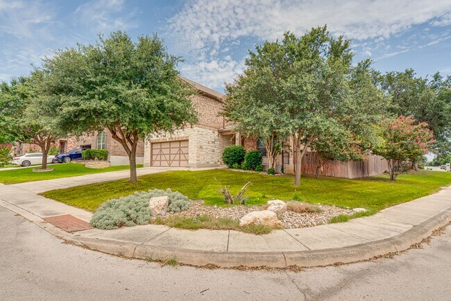 Foto del edificio - Welcome to this charming 3-bedroom, 2.5-ba...