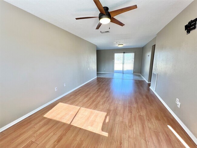 Building Photo - 303 Brigadoon Ln