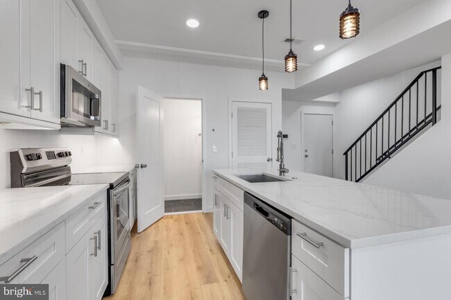 Building Photo - 2045 Trenton Ave
