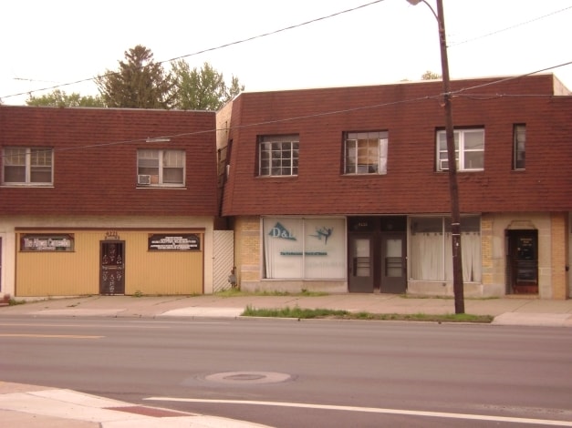 Primary Photo - 4221-4225 Monroe St