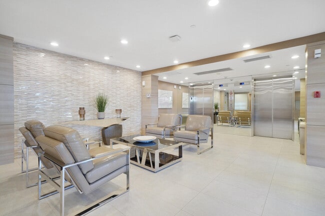 Building Photo - 2727 N Ocean Blvd