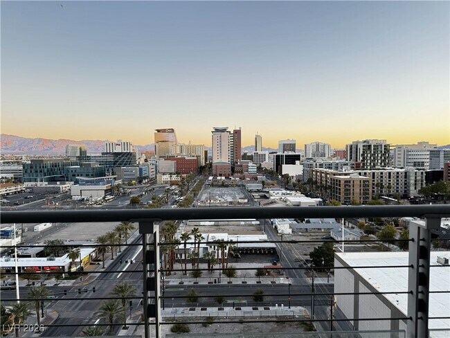 Foto del edificio - 200 Hoover Ave