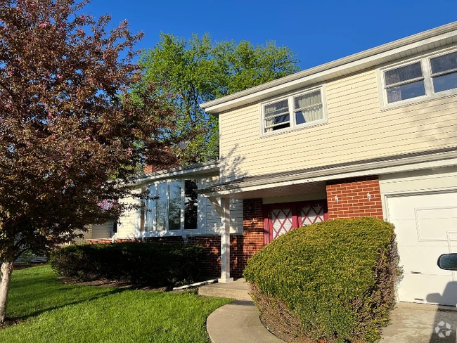 Building Photo - 2403 N Verde Dr
