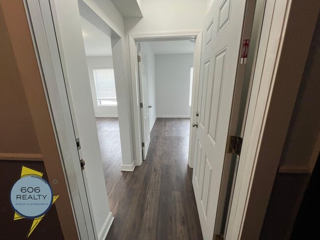 Building Photo - 3420 W Irving Park Rd